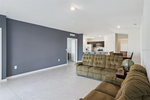 House in Haines City, Florida 4 bedrooms, 200.67 sq.m. № 2112449 - photo 7