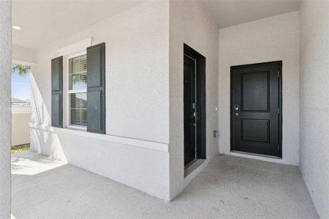 House in Haines City, Florida 4 bedrooms, 200.67 sq.m. № 2112449 - photo 4