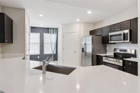 House in Haines City, Florida 4 bedrooms, 200.67 sq.m. № 2112449 - photo 17