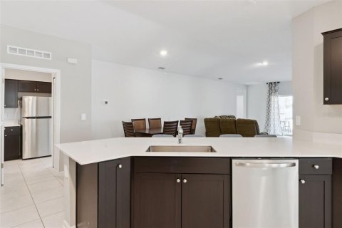 House in Haines City, Florida 4 bedrooms, 200.67 sq.m. № 2112449 - photo 16