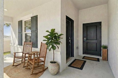House in Haines City, Florida 4 bedrooms, 200.67 sq.m. № 2112449 - photo 3