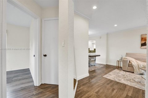 House in Fort Lauderdale, Florida 3 bedrooms, 116.59 sq.m. № 1920023 - photo 10