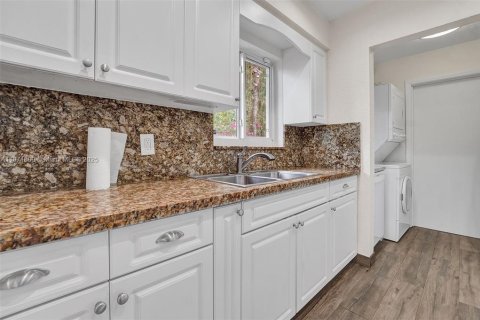 House in Fort Lauderdale, Florida 3 bedrooms, 116.59 sq.m. № 1920023 - photo 13