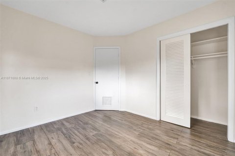 House in Fort Lauderdale, Florida 3 bedrooms, 116.59 sq.m. № 1920023 - photo 16