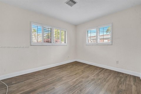 House in Fort Lauderdale, Florida 3 bedrooms, 116.59 sq.m. № 1920023 - photo 19