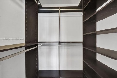 House in Fort Lauderdale, Florida 3 bedrooms, 116.59 sq.m. № 1920023 - photo 24