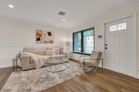 House in Fort Lauderdale, Florida 3 bedrooms, 116.59 sq.m. № 1920023 - photo 8