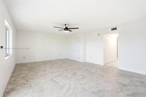 Copropriété à vendre à Miami, Floride: 2 chambres, 126.16 m2 № 1951004 - photo 13