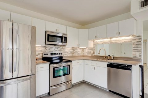 Снять в аренду кондоминиум в Хомстед, Флорида 3 спальни, 111.02м2, № 2002610 - фото 8