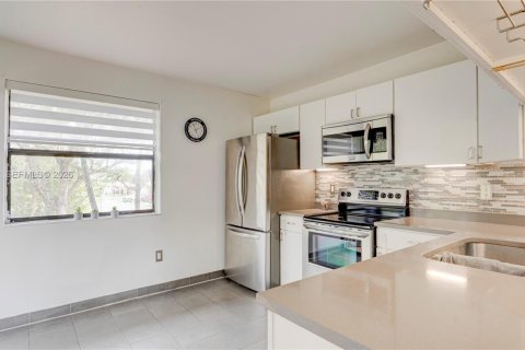 Снять в аренду кондоминиум в Хомстед, Флорида 3 спальни, 111.02м2, № 2002610 - фото 7