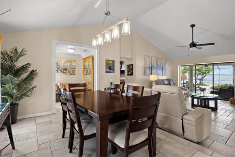 Villa ou maison à vendre à Auburndale, Floride: 4 chambres, 221.85 m2 № 2312458 - photo 4