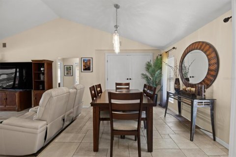 Villa ou maison à vendre à Auburndale, Floride: 4 chambres, 221.85 m2 № 2312458 - photo 11