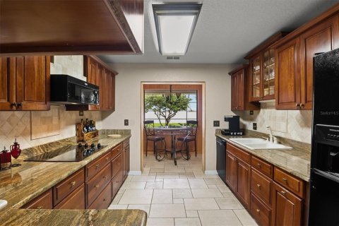 Villa ou maison à vendre à Auburndale, Floride: 4 chambres, 221.85 m2 № 2312458 - photo 5