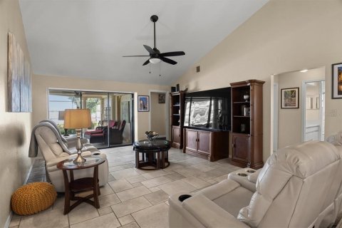 Villa ou maison à vendre à Auburndale, Floride: 4 chambres, 221.85 m2 № 2312458 - photo 13