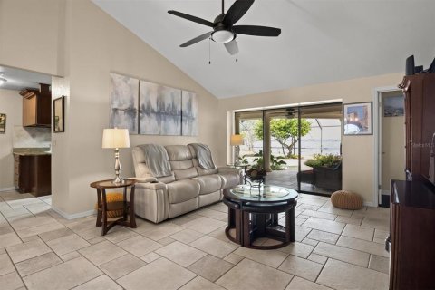 Villa ou maison à vendre à Auburndale, Floride: 4 chambres, 221.85 m2 № 2312458 - photo 3