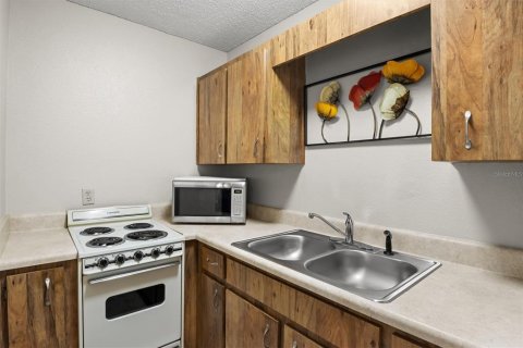 Villa ou maison à vendre à Auburndale, Floride: 4 chambres, 221.85 m2 № 2312458 - photo 28