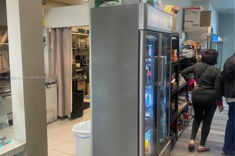 Купить коммерческую недвижимость в Майами, Флорида № 1969297 - фото 19