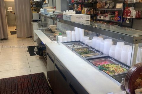 Купить коммерческую недвижимость в Майами, Флорида № 1969297 - фото 14