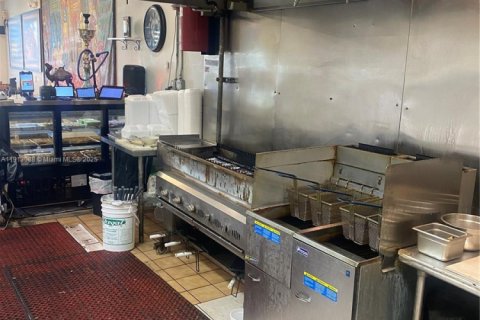 Купить коммерческую недвижимость в Майами, Флорида № 1969297 - фото 21