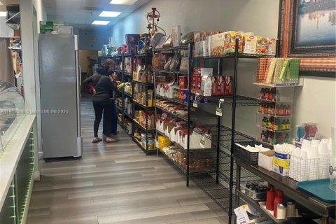 Купить коммерческую недвижимость в Майами, Флорида № 1969297 - фото 16