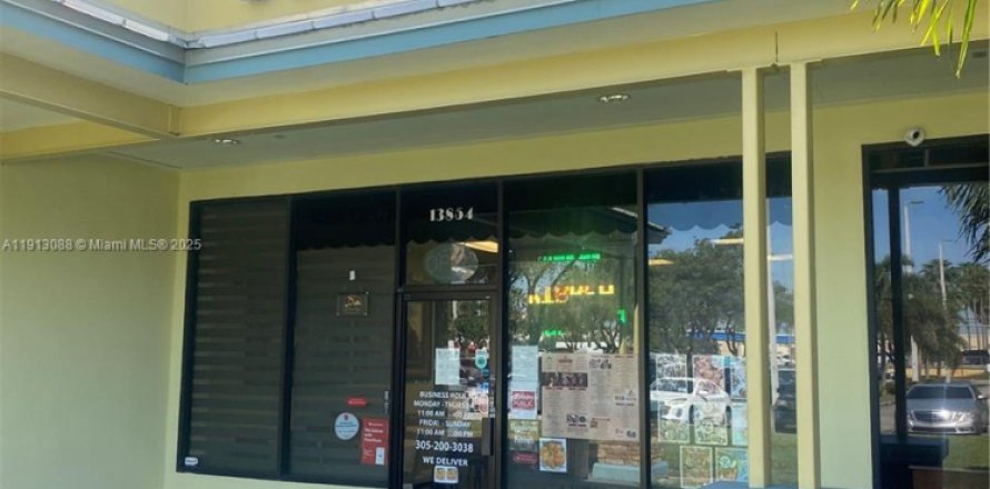 Коммерческая недвижимость в Майами, Флорида № 1969297