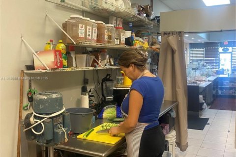 Купить коммерческую недвижимость в Майами, Флорида № 1969297 - фото 26