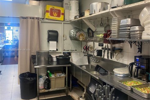 Купить коммерческую недвижимость в Майами, Флорида № 1969297 - фото 28