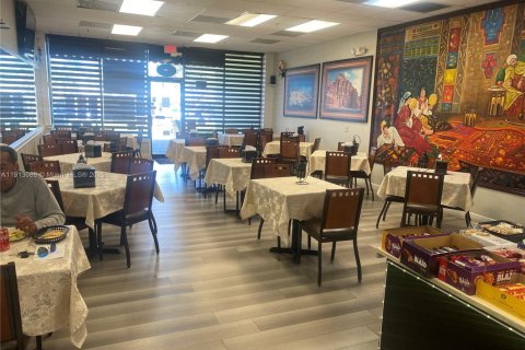 Купить коммерческую недвижимость в Майами, Флорида № 1969297 - фото 11