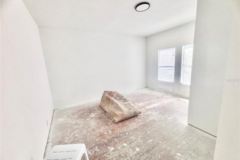 Купить коммерческую недвижимость в Хейнс-Сити, Флорида 126.25м2, № 2212869 - фото 12