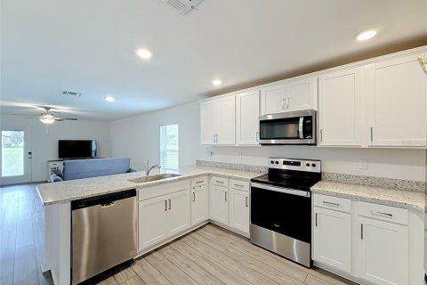 Villa ou maison à vendre à Astatula, Floride: 4 chambres, 171.31 m2 № 2411609 - photo 5