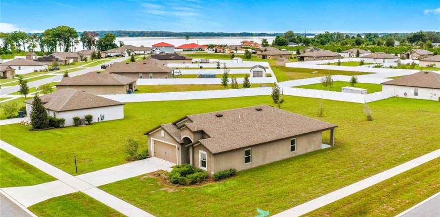 Villa ou maison à Astatula, Floride 4 chambres, 171.31 m2 № 2411609