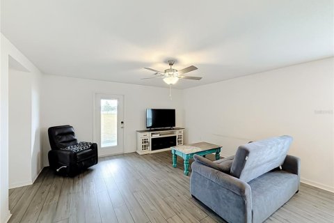 Villa ou maison à vendre à Astatula, Floride: 4 chambres, 171.31 m2 № 2411609 - photo 7