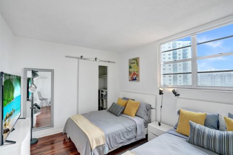 Купить кондоминиум в Холливуд, Флорида 2 спальни, 109.25м2, № 1943429 - фото 16