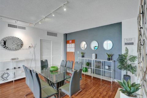 Купить кондоминиум в Холливуд, Флорида 2 спальни, 109.25м2, № 1943429 - фото 10