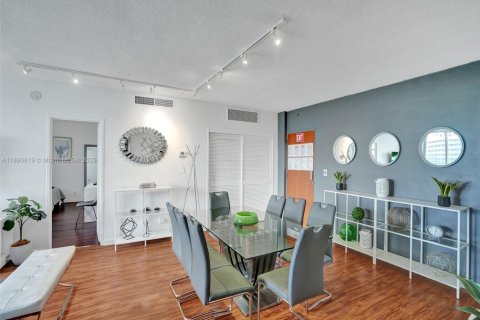 Купить кондоминиум в Холливуд, Флорида 2 спальни, 109.25м2, № 1943429 - фото 28