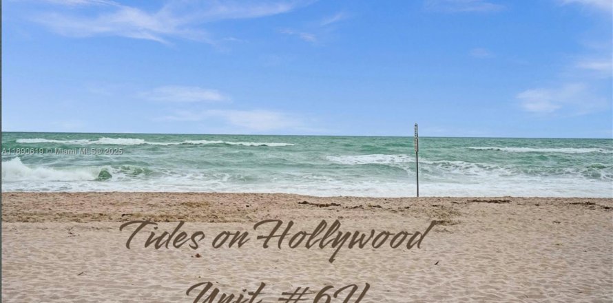 Кондоминиум с 2 спальнями в Холливуд, Флорида № 1943429