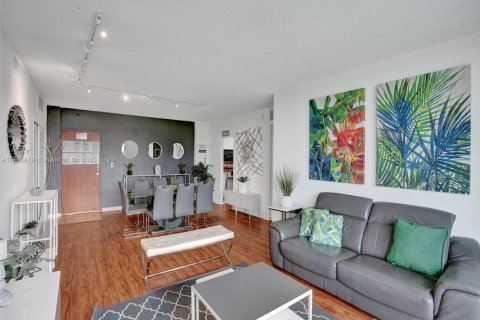 Купить кондоминиум в Холливуд, Флорида 2 спальни, 109.25м2, № 1943429 - фото 9