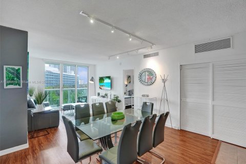 Купить кондоминиум в Холливуд, Флорида 2 спальни, 109.25м2, № 1943429 - фото 8