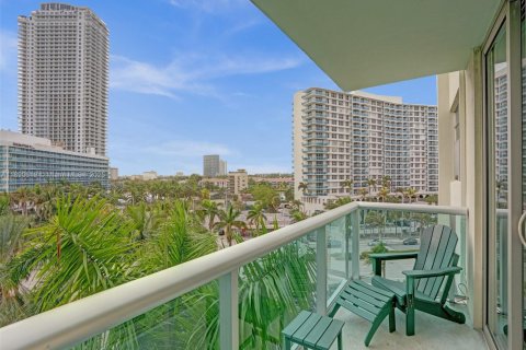 Купить кондоминиум в Холливуд, Флорида 2 спальни, 109.25м2, № 1943429 - фото 30