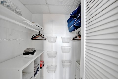 Купить кондоминиум в Холливуд, Флорида 2 спальни, 109.25м2, № 1943429 - фото 26