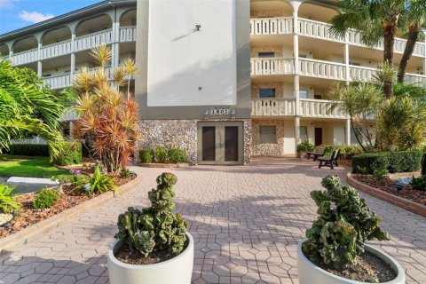 Condo in Coconut Creek, Florida, 2 bedrooms  № 1766617 - photo 1