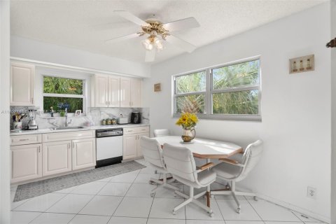 Condo in Coconut Creek, Florida, 2 bedrooms  № 1766617 - photo 6