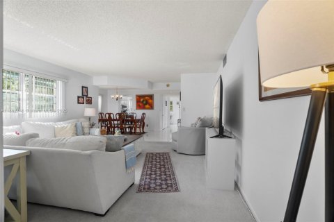 Condo in Coconut Creek, Florida, 2 bedrooms  № 1766617 - photo 16