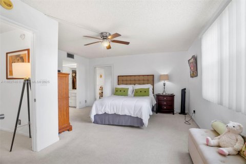 Condo in Coconut Creek, Florida, 2 bedrooms  № 1766617 - photo 25