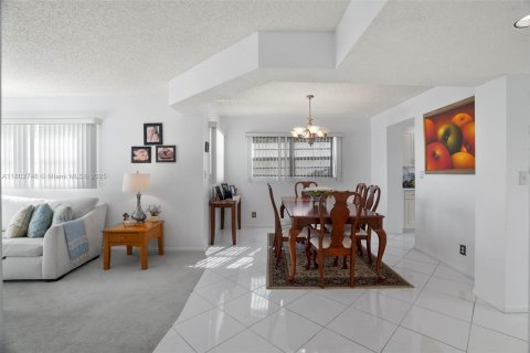 Condo in Coconut Creek, Florida, 2 bedrooms  № 1766617 - photo 13