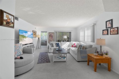 Condo in Coconut Creek, Florida, 2 bedrooms  № 1766617 - photo 14