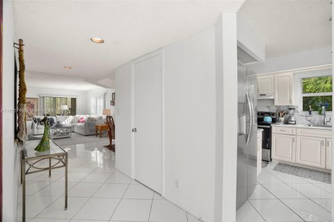 Condo in Coconut Creek, Florida, 2 bedrooms  № 1766617 - photo 4