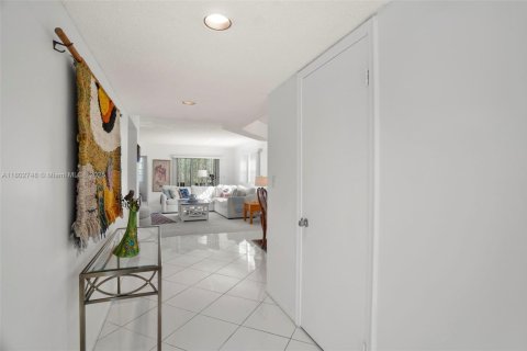 Condo in Coconut Creek, Florida, 2 bedrooms  № 1766617 - photo 5