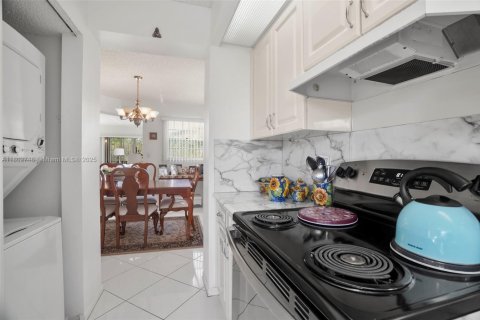 Condo in Coconut Creek, Florida, 2 bedrooms  № 1766617 - photo 9