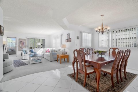 Condo in Coconut Creek, Florida, 2 bedrooms  № 1766617 - photo 12